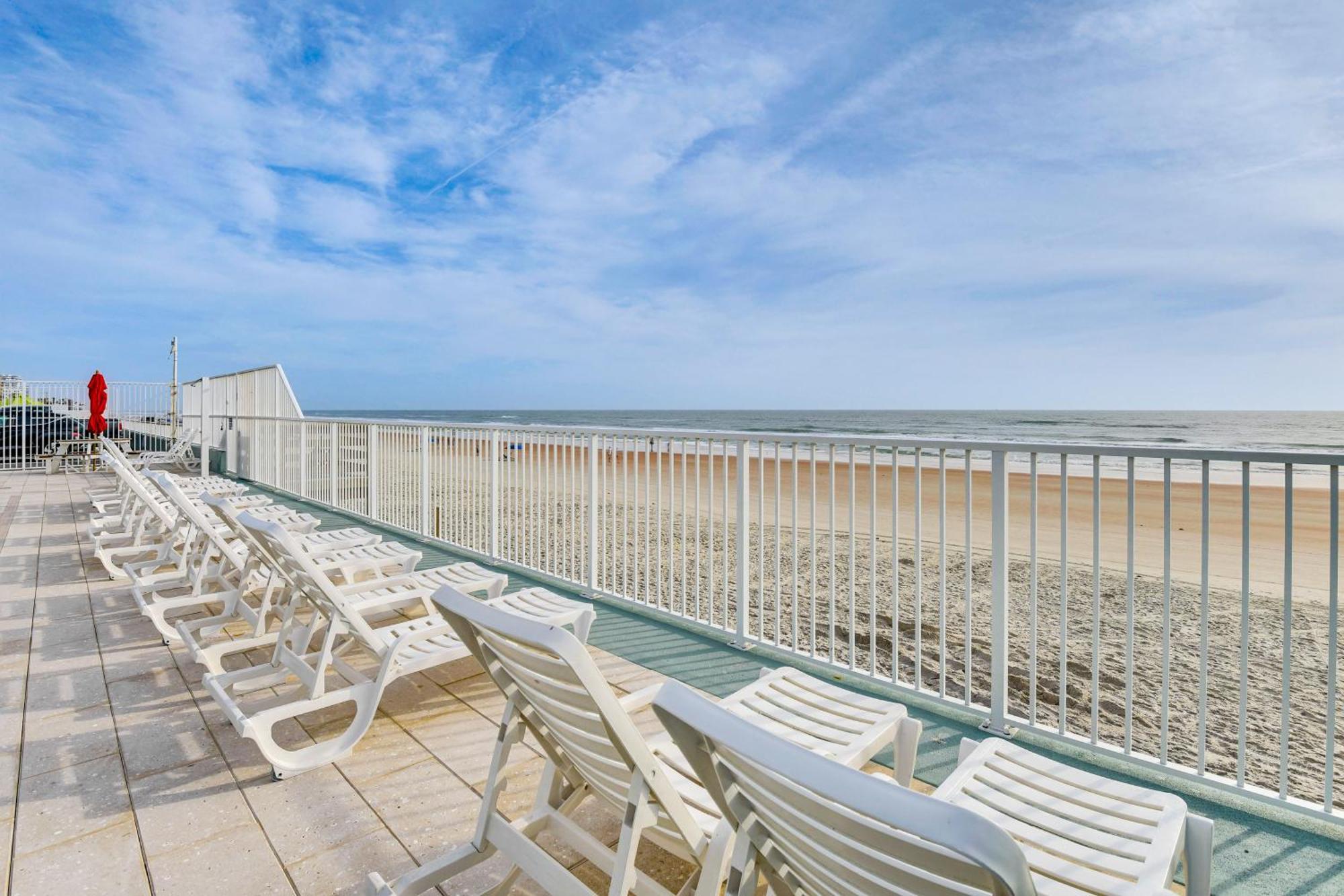 Updated Daytona Beach Oceanfront Studio! Екстер'єр фото