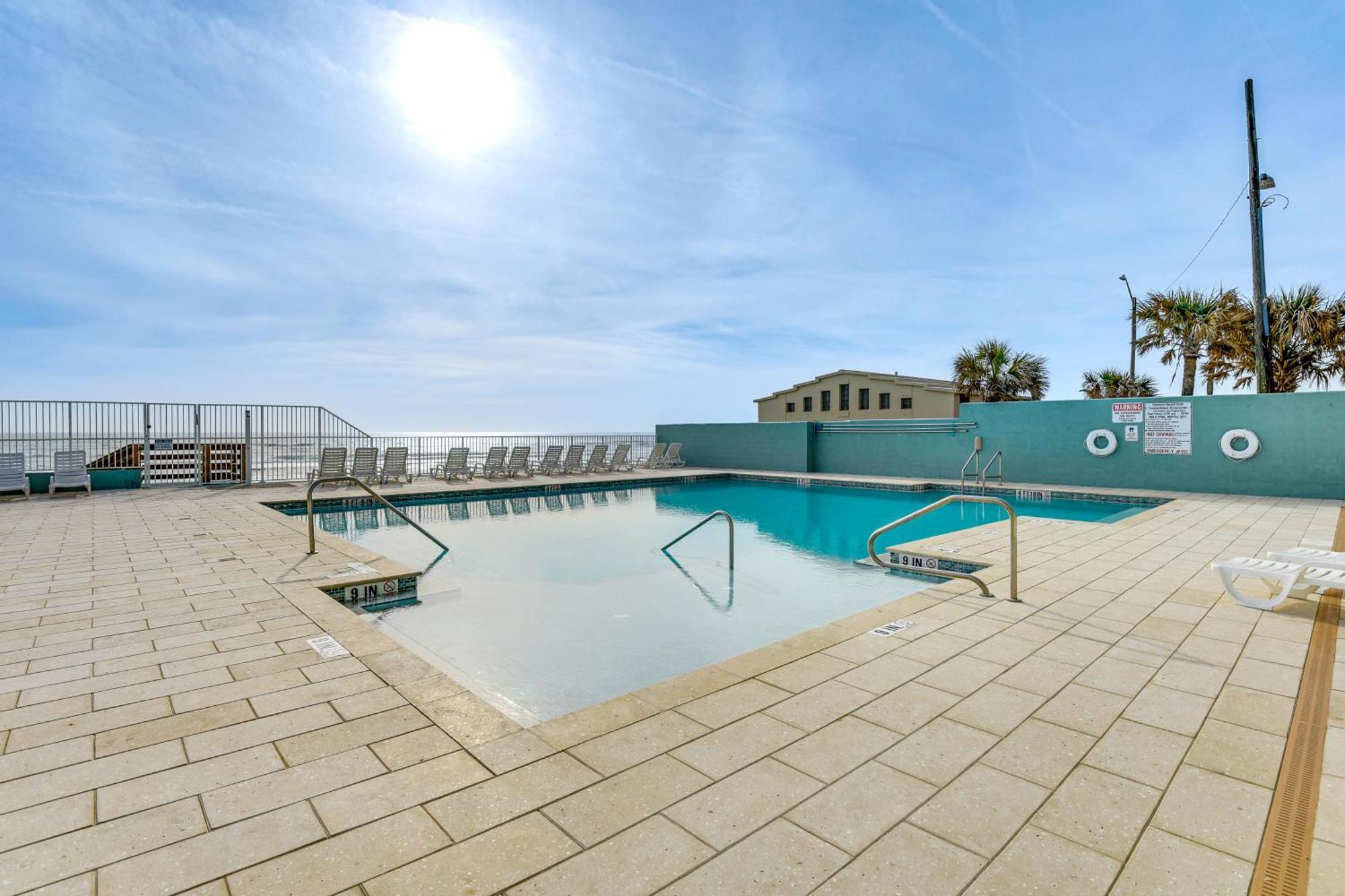 Updated Daytona Beach Oceanfront Studio! Екстер'єр фото