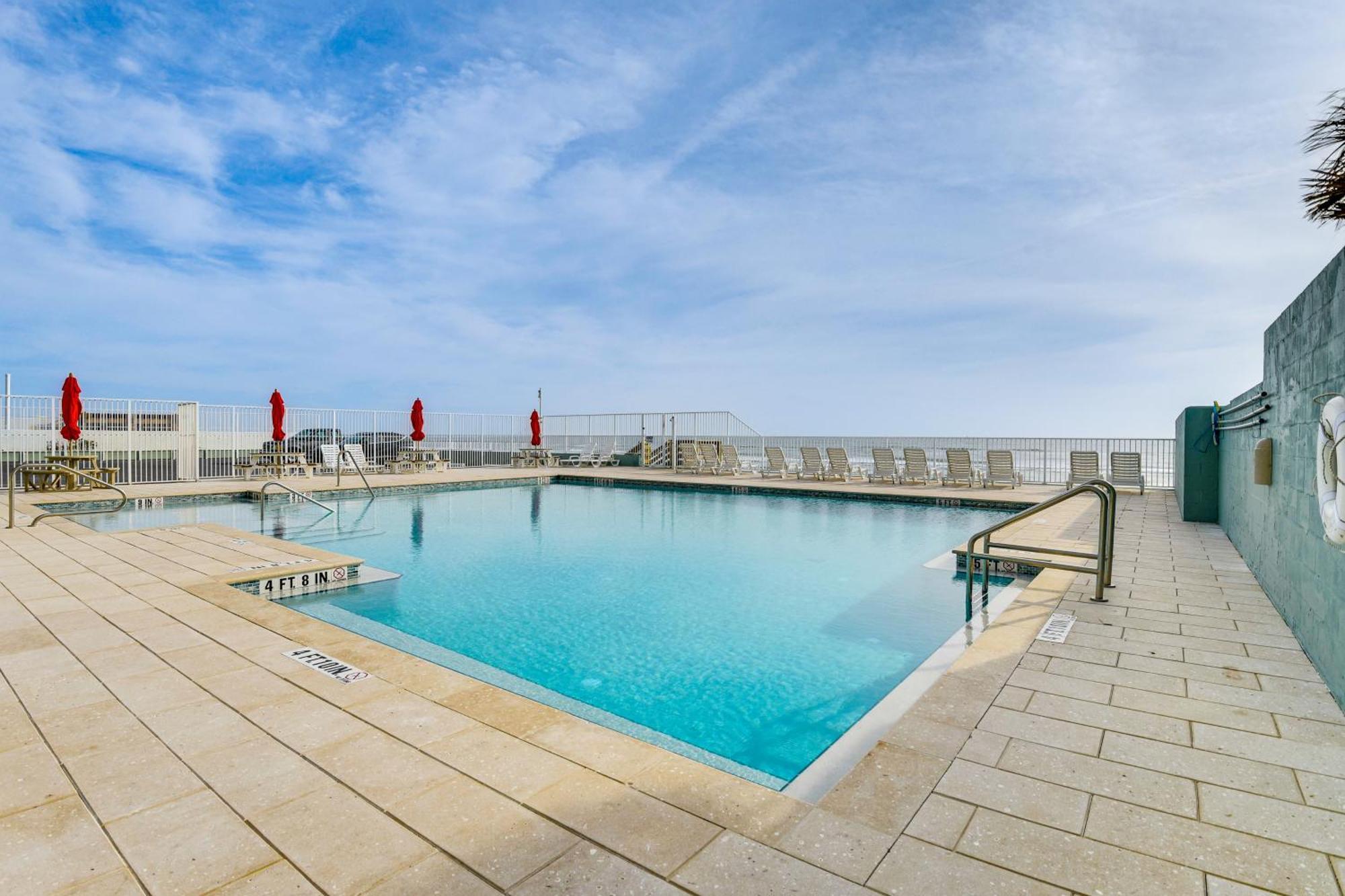 Updated Daytona Beach Oceanfront Studio! Екстер'єр фото