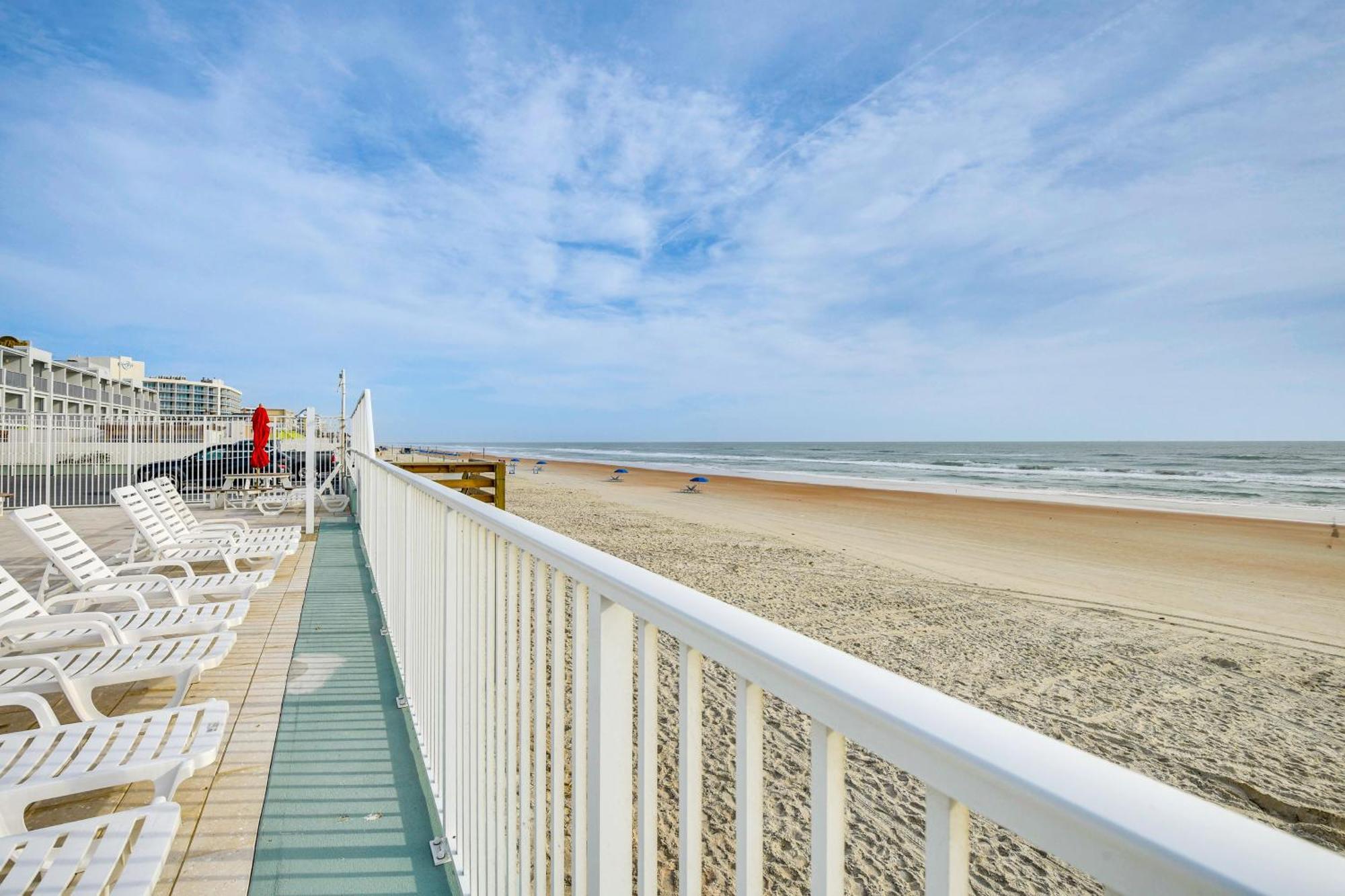 Updated Daytona Beach Oceanfront Studio! Екстер'єр фото